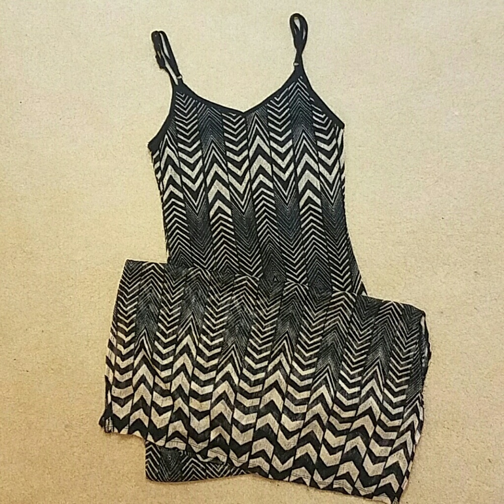 LAST CHANCE! MAKE AN OFFER - NWOT Black & Beige Chevron Maxi Dress